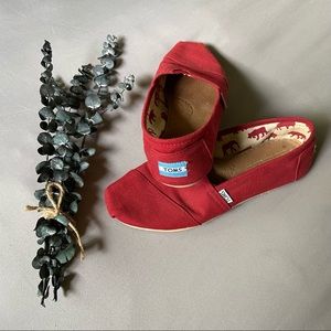 TOMS / Classic Slip-Ons